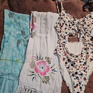 HURLEY Colorful Patterned Swimsuit with Floral Sarongs